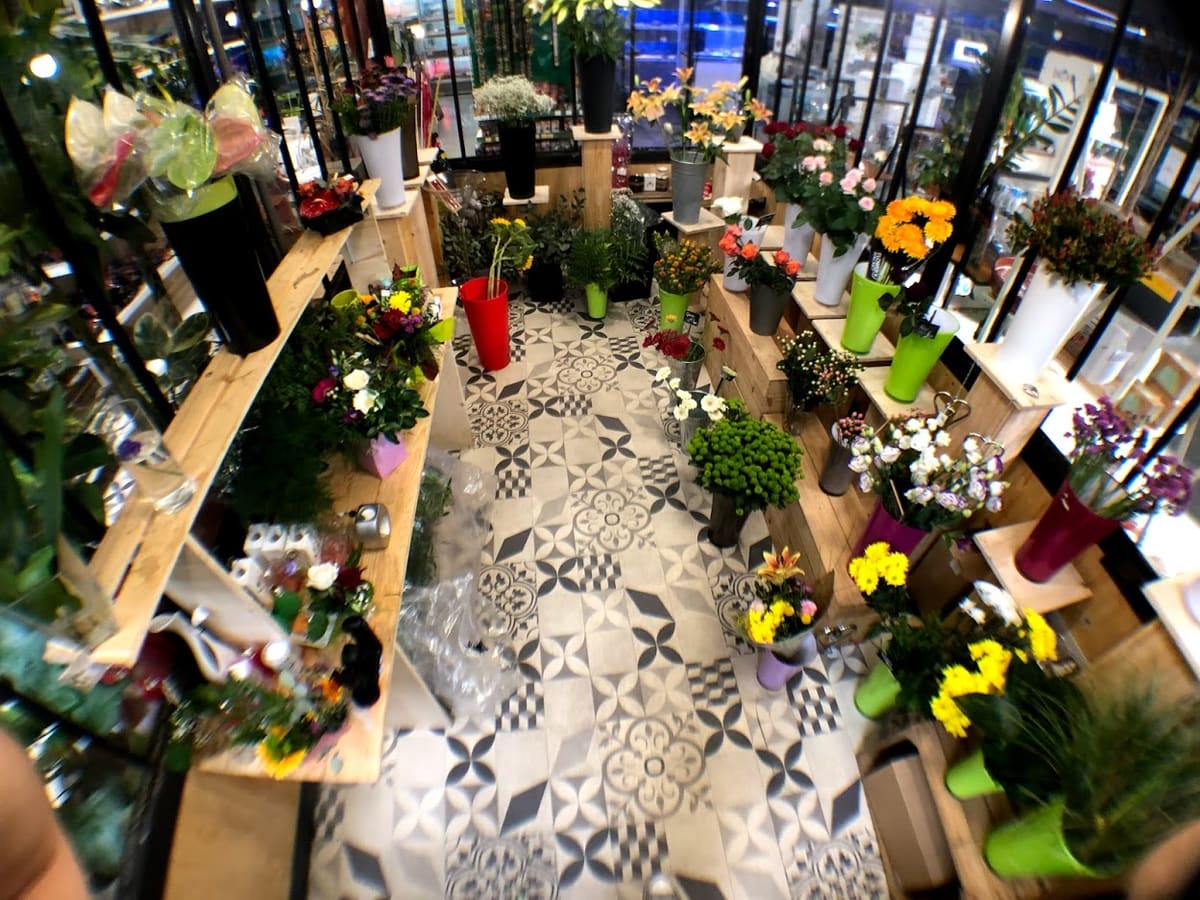 Rayon fleuriste du magasin